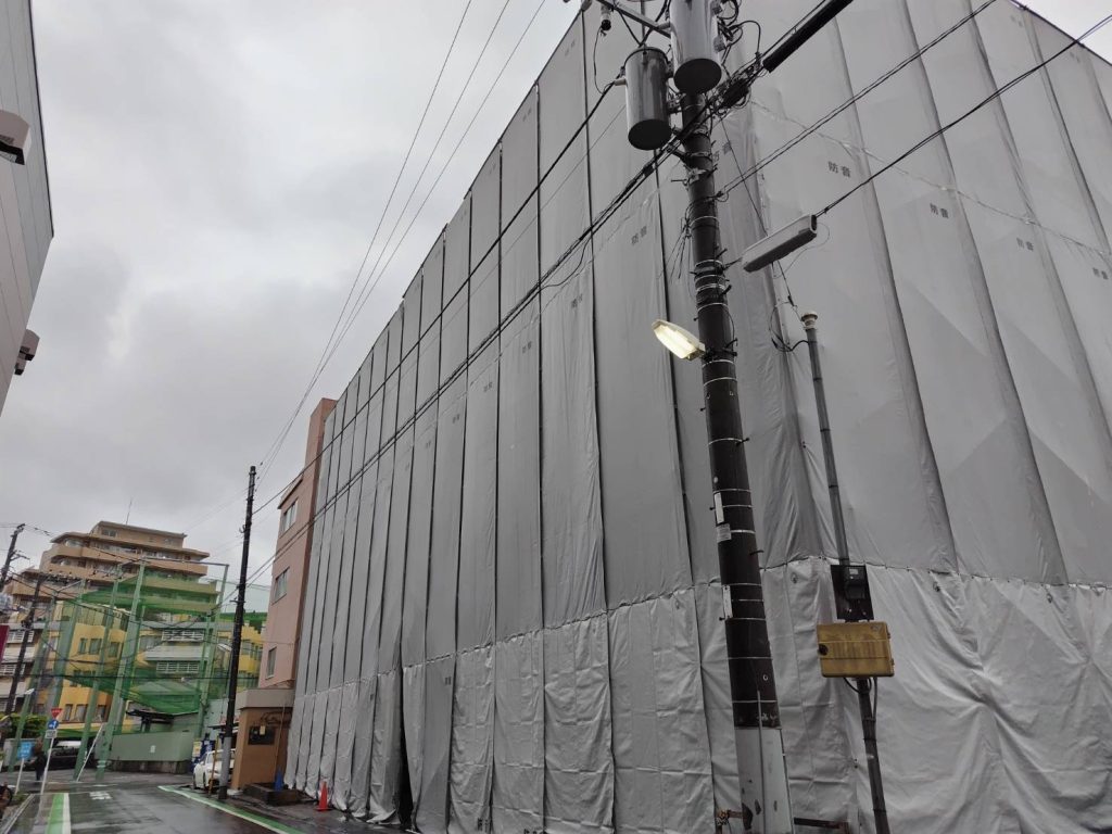 葛飾区　防音シート足場組立工事