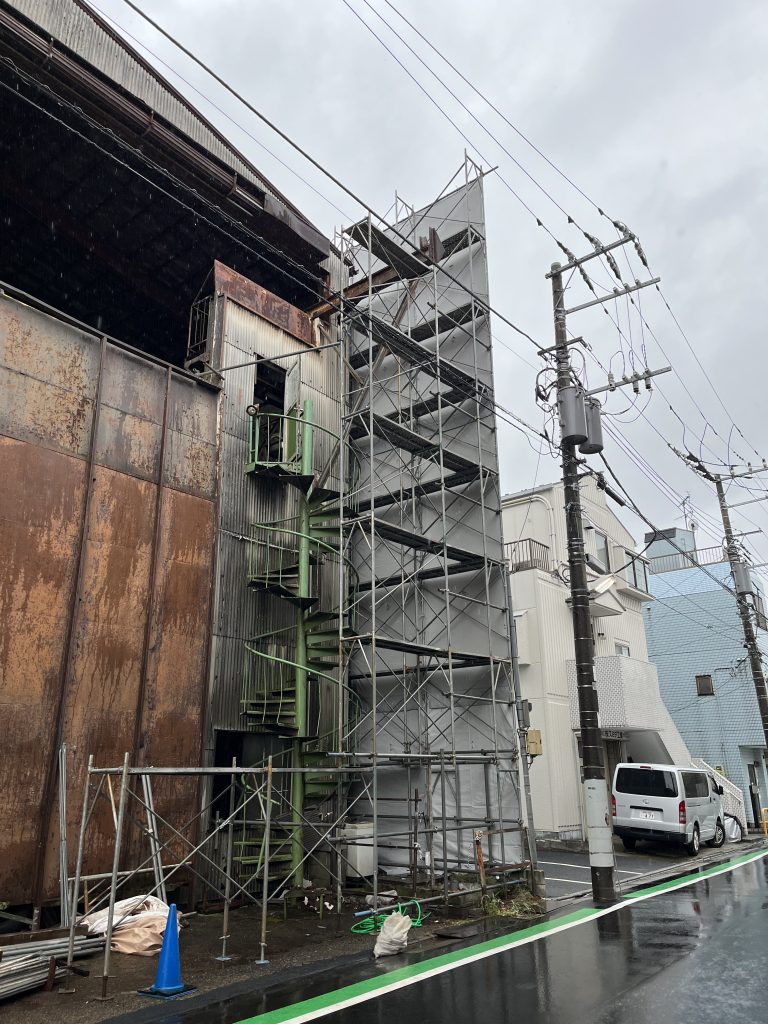 葛飾区　防音シート足場組立工事